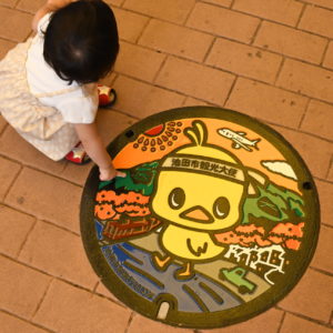 石橋商店街のひよこちゃんマンホール